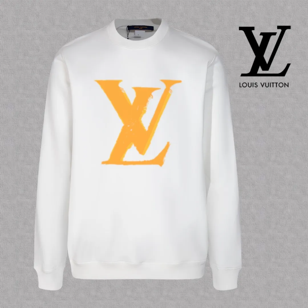 🅿️250 hot style on the shelves🔥❗ 💫〖Louis Vuitton LV〗 Fashionable round neck sweatshirt, casually matched with various styles, it is perfectly handsome😎The whole dress is made of double waistcoats, which makes the whole dress more three-dimensional. Not ordinary factories can do such fine work. The 2025 spring style counters are on sale, exquisite round neck terry sweatshirt, high-end double-strand pure cotton Customized drawstring ribs are dyed in the same vat and are complete with three standards. The chest craftsmanship adopts a simple and elegant pattern on the chest, which is easy to control for any age group! Fit and comfortable! Customized thickened 440g terry sweatshirt fabric, soft and comfortable to the touch, with a three-dimensional shape! 🙌🏻 It’s also very breathable, so it’s a versatile style that can be worn with any outfit! ✔Color: Black White Apricot Size: S M L XL 2XL